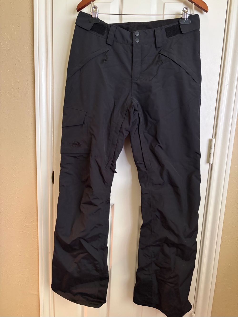 The North Face Women’s Black Cargo Ski Pants NWOT